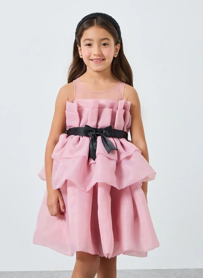 تايك تو فستان وردي بطبقات مكشكشة وتفاصيل فيونكة